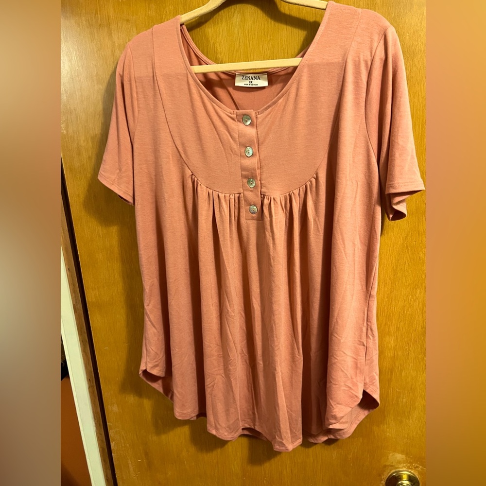 NWOT Zenana 2XL short sleeve shirt with 4 buttons at top. Brand new, never worn.